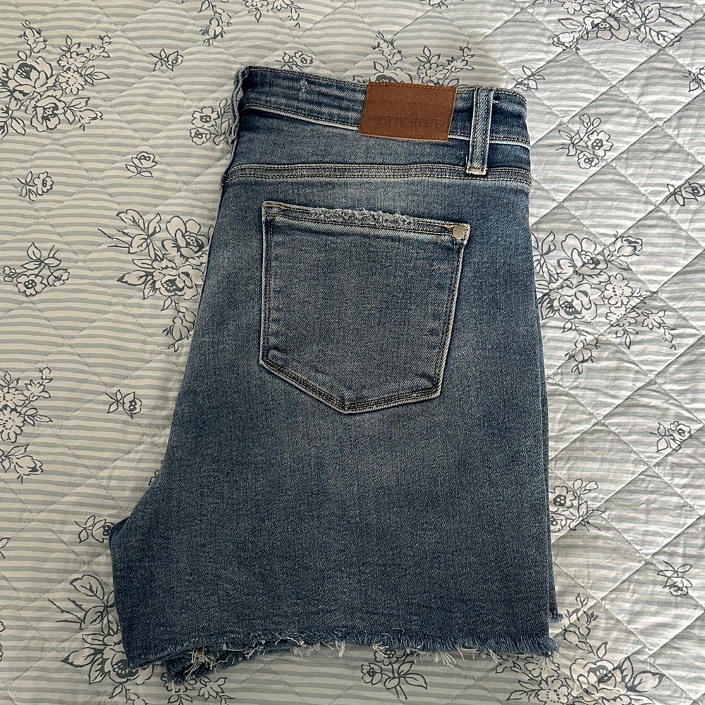 Judy Blue Light Wash Denim Shorts